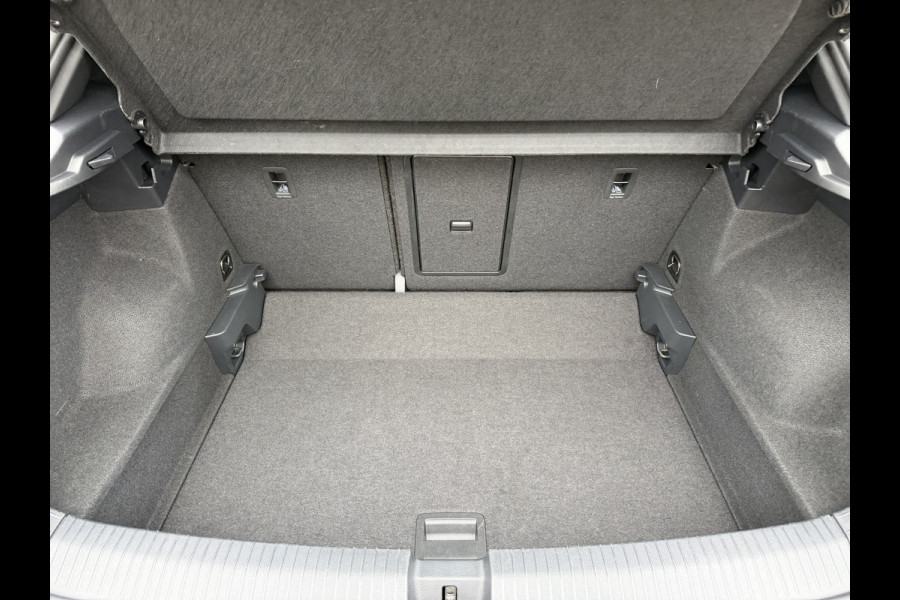 Volkswagen T-Roc 1.5 TSI Sport Automaat / Carplay / Navi / 18" LM / Adap. Cruise. / Parkeersensoren v+a