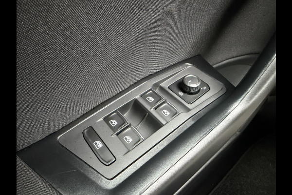 Volkswagen T-Roc 1.5 TSI Sport Automaat / Carplay / Navi / 18" LM / Adap. Cruise. / Parkeersensoren v+a