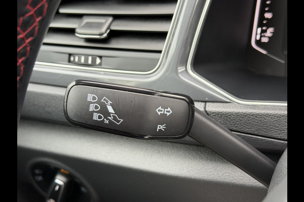 Volkswagen T-Roc 1.5 TSI Sport Automaat / Carplay / Navi / 18" LM / Adap. Cruise. / Parkeersensoren v+a