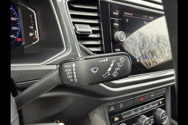 Volkswagen T-Roc 1.5 TSI Sport Automaat / Carplay / Navi / 18" LM / Adap. Cruise. / Parkeersensoren v+a