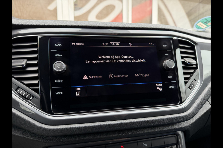 Volkswagen T-Roc 1.5 TSI Sport Automaat / Carplay / Navi / 18" LM / Adap. Cruise. / Parkeersensoren v+a