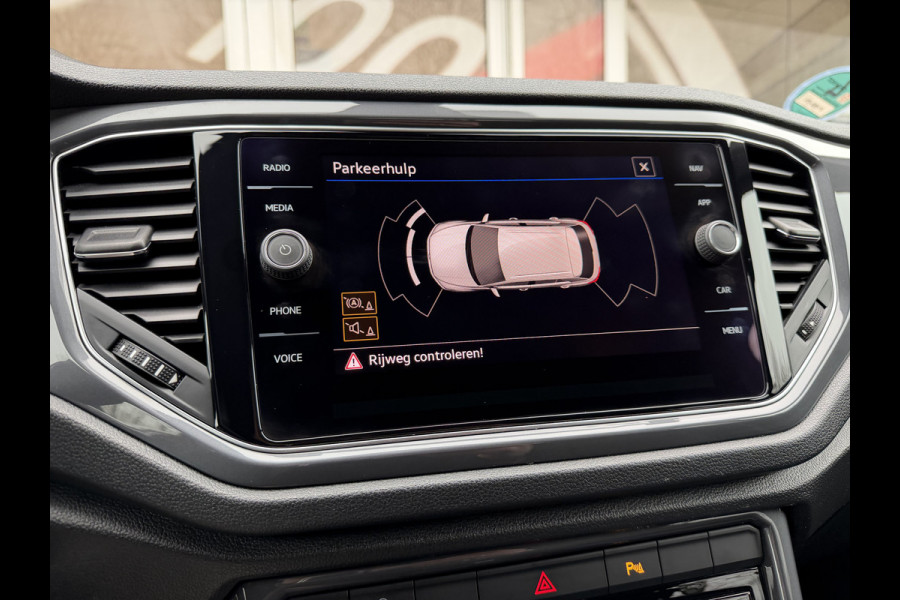 Volkswagen T-Roc 1.5 TSI Sport Automaat / Carplay / Navi / 18" LM / Adap. Cruise. / Parkeersensoren v+a