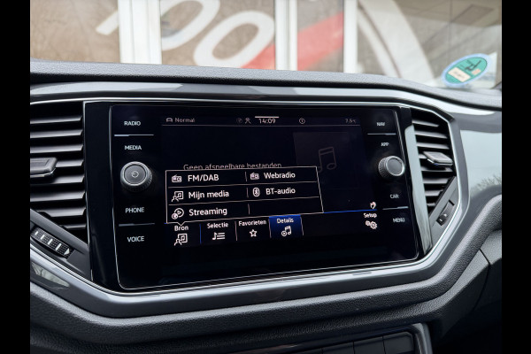 Volkswagen T-Roc 1.5 TSI Sport Automaat / Carplay / Navi / 18" LM / Adap. Cruise. / Parkeersensoren v+a