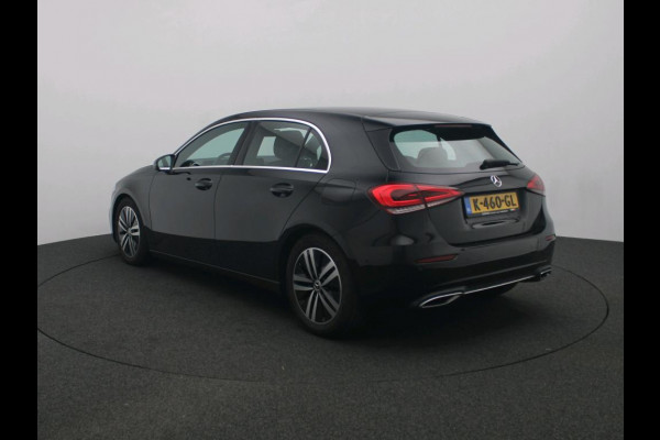 Mercedes-Benz A-Klasse 160 Business Solution Luxury Ledkoplampeb | MBUX augmented reality voor navigatie | Sfeerverlichting | Stoelverwarming voor | Achteruitrijcamera. Inclusief 24 maanden Mercedes-Benz Certified garantie voor Europa.