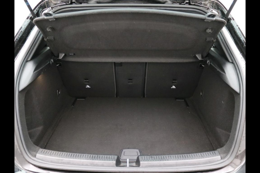 Mercedes-Benz A-Klasse 160 Business Solution Luxury Ledkoplampeb | MBUX augmented reality voor navigatie | Sfeerverlichting | Stoelverwarming voor | Achteruitrijcamera. Inclusief 24 maanden Mercedes-Benz Certified garantie voor Europa.