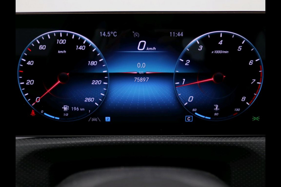 Mercedes-Benz A-Klasse 160 Business Solution Luxury Ledkoplampeb | MBUX augmented reality voor navigatie | Sfeerverlichting | Stoelverwarming voor | Achteruitrijcamera. Inclusief 24 maanden Mercedes-Benz Certified garantie voor Europa.