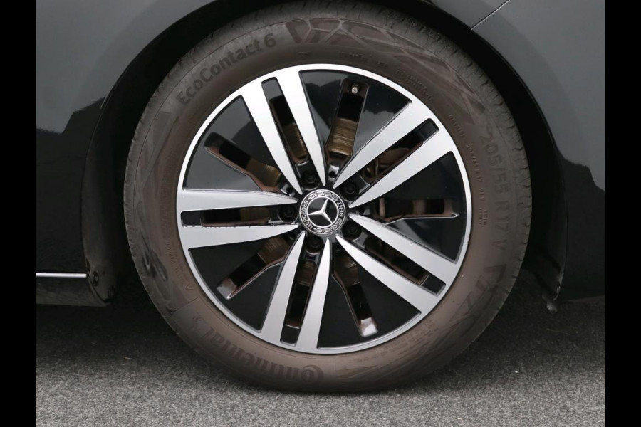 Mercedes-Benz A-Klasse 160 Business Solution Luxury Ledkoplampeb | MBUX augmented reality voor navigatie | Sfeerverlichting | Stoelverwarming voor | Achteruitrijcamera. Inclusief 24 maanden Mercedes-Benz Certified garantie voor Europa.