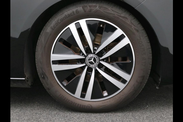 Mercedes-Benz A-Klasse 160 Business Solution Luxury Ledkoplampeb | MBUX augmented reality voor navigatie | Sfeerverlichting | Stoelverwarming voor | Achteruitrijcamera. Inclusief 24 maanden Mercedes-Benz Certified garantie voor Europa.