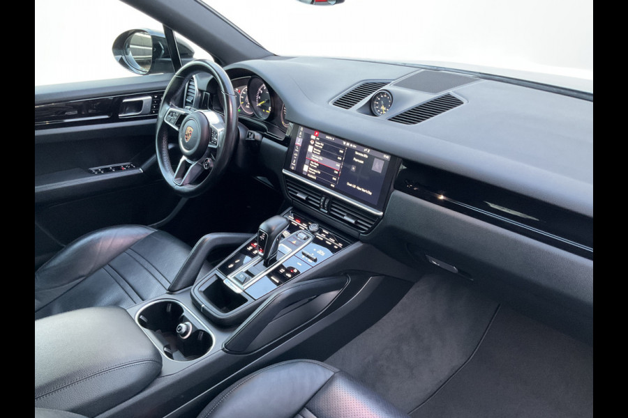 Porsche Cayenne Coupé 3.0 E-Hybrid PHEV 360° Pano SportChrono Luchtvering Bose Carplay Leer Memory UITSTRALING!
