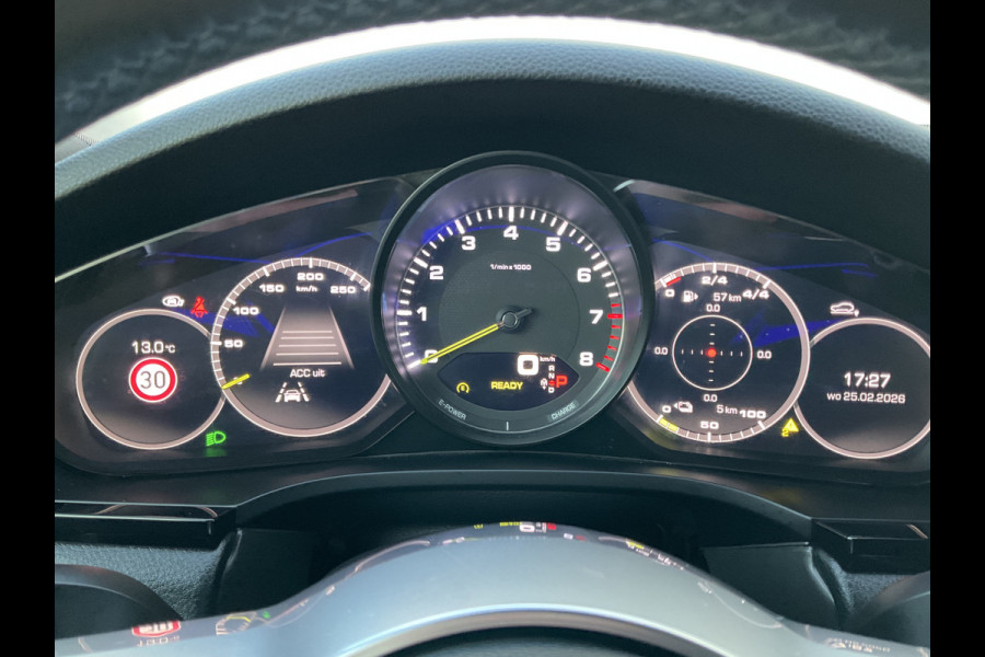 Porsche Cayenne Coupé 3.0 E-Hybrid PHEV 360° Pano SportChrono Luchtvering Bose Carplay Leer Memory UITSTRALING!