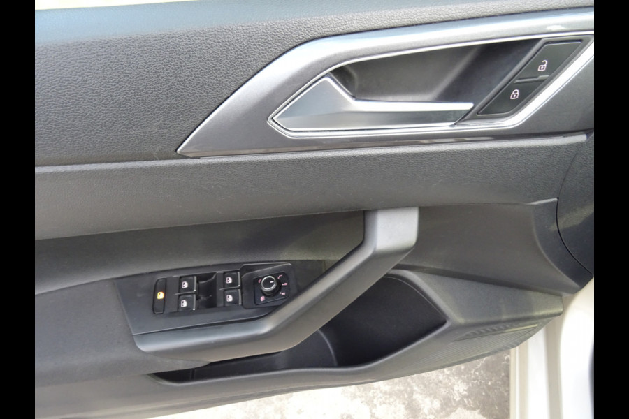 Volkswagen Polo 1.0 TSI Highline * PDC * 4 SEIZOENSBANDEN * CAMERA !!