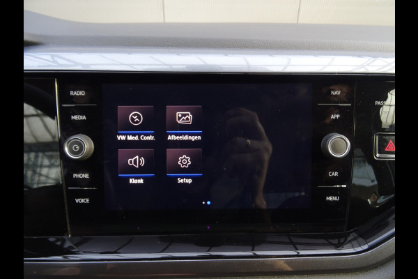 Volkswagen Polo 1.0 TSI Highline * PDC * 4 SEIZOENSBANDEN * CAMERA !!