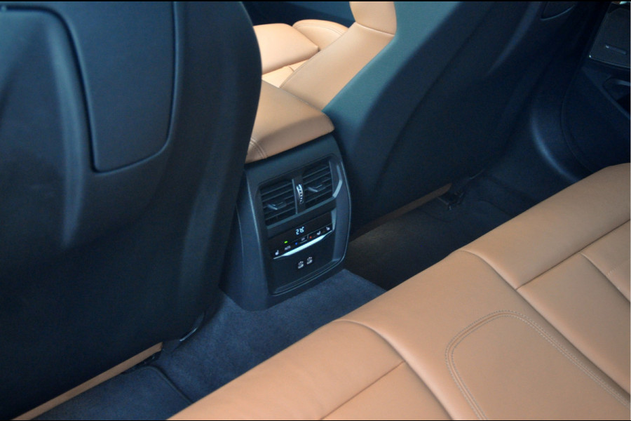 BMW 3 Serie Touring M340i xDrive Business Edition | Panoramadak | Laser | HUD | HK Audio | Zeer mooie staat!