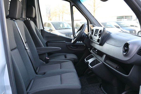 Mercedes-Benz Sprinter 317 CDI L2H2 RWD 3500 kg trekhaak, MBUX met camera, Comfort stoel, Etc.