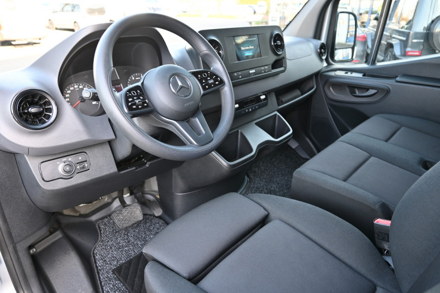 Mercedes-Benz Sprinter 317 CDI L2H2 RWD 3500 kg trekhaak, MBUX met camera, Comfort stoel, Etc.