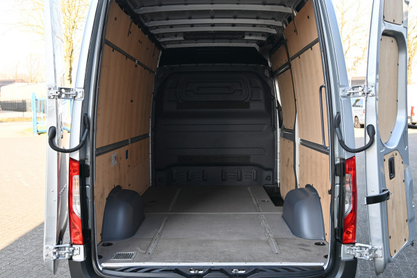 Mercedes-Benz Sprinter 317 CDI L2H2 RWD 3500 kg trekhaak, MBUX met camera, Comfort stoel, Etc.