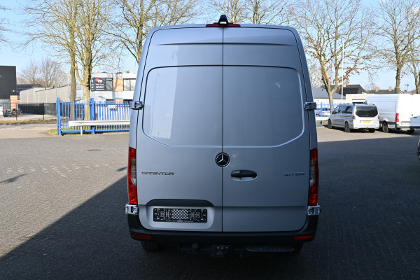 Mercedes-Benz Sprinter 317 CDI L2H2 RWD 3500 kg trekhaak, MBUX met camera, Comfort stoel, Etc.