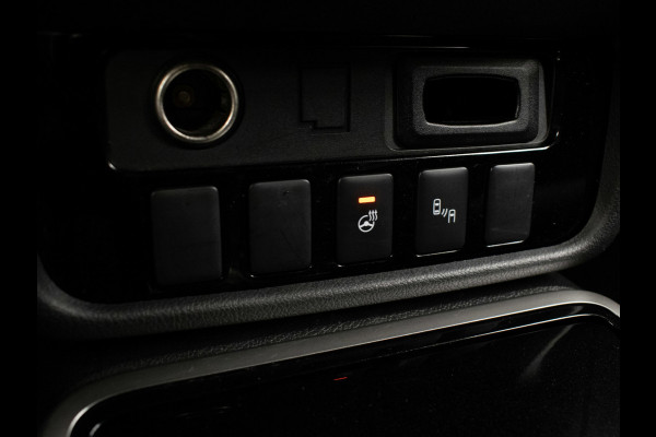 Mitsubishi Outlander 2.0 Connect Pro Sport (APPLE CARPLAY,NAVI,CAMERA,360 VIEW,STOEL/STUUR VERWARMING,CLIMATE,CRUISE,LM VELGEN)