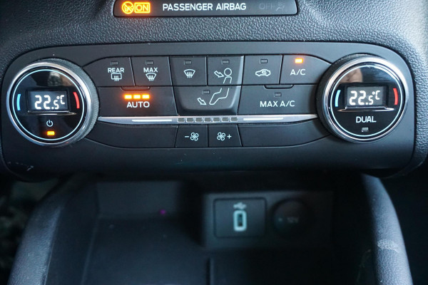 Ford FOCUS Wagon 1.0 EcoB.125PK Titanium Bus./Comfortstoelen/ B&O Geluidsinstallatie.