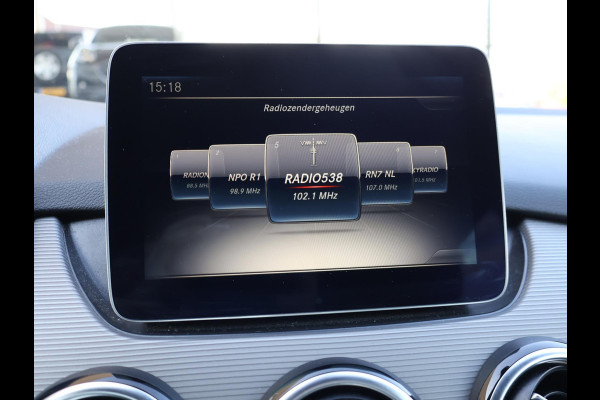 Mercedes-Benz B-Klasse 180 AUT. + 19 INCH LMV | TREKHAAK | LED | CAMERA | STOELVERW. | NAVIGATIE