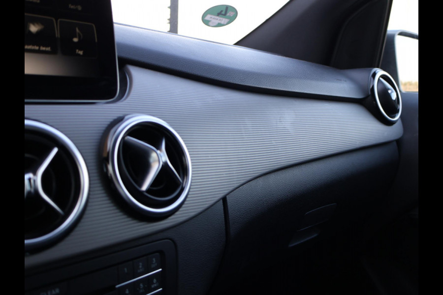Mercedes-Benz B-Klasse 180 AUT. + 19 INCH LMV | TREKHAAK | LED | CAMERA | STOELVERW. | NAVIGATIE