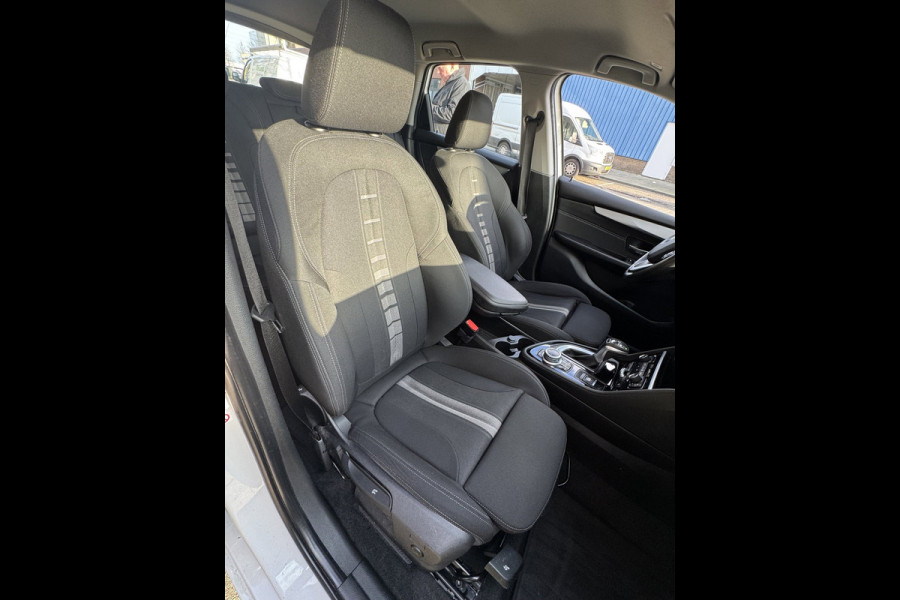 BMW 2 Serie Active Tourer 225xe iPerformance eDrive Edition - AUTOMAAT I Navigatie I Airco I PDC I Sport velgen I Dealer onderh.