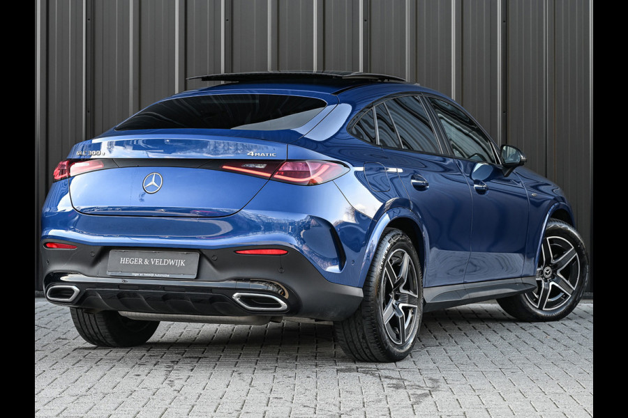 Mercedes-Benz GLC Coupé 300e 4MATIC AMG Line Panoramadak | Luchtvering | Distronic | Ambient verlichting plus | Achterasbesturing | Multicontourstoelen | 360 Camera | Digital Light |