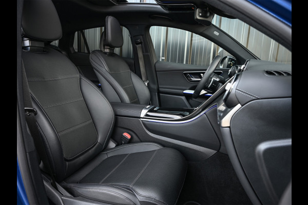 Mercedes-Benz GLC Coupé 300e 4MATIC AMG Line Panoramadak | Luchtvering | Distronic | Ambient verlichting plus | Achterasbesturing | Multicontourstoelen | 360 Camera | Digital Light |