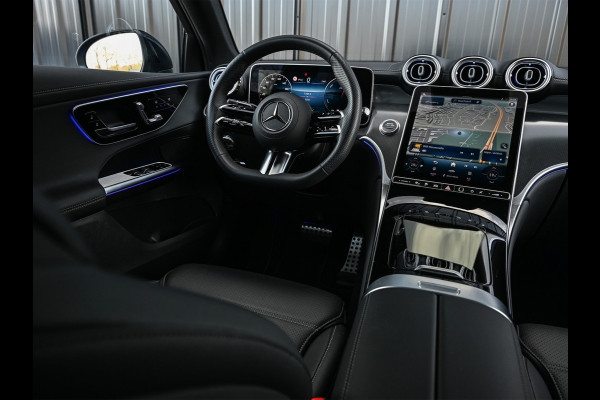 Mercedes-Benz GLC Coupé 300e 4MATIC AMG Line Panoramadak | Luchtvering | Distronic | Ambient verlichting plus | Achterasbesturing | Multicontourstoelen | 360 Camera | Digital Light |