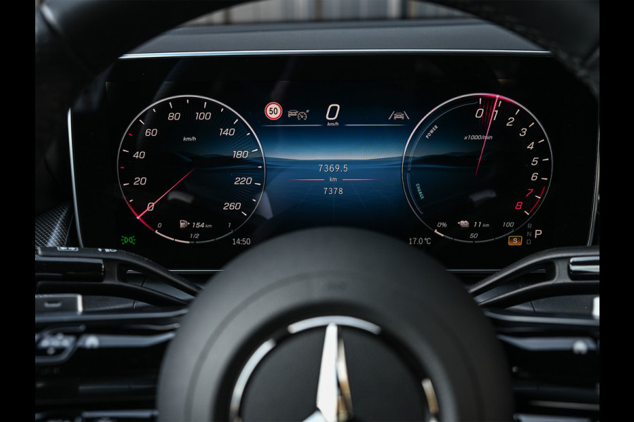 Mercedes-Benz GLC Coupé 300e 4MATIC AMG Line Panoramadak | Luchtvering | Distronic | Ambient verlichting plus | Achterasbesturing | Multicontourstoelen | 360 Camera | Digital Light |