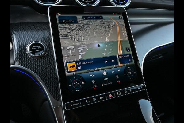 Mercedes-Benz GLC Coupé 300e 4MATIC AMG Line Panoramadak | Luchtvering | Distronic | Ambient verlichting plus | Achterasbesturing | Multicontourstoelen | 360 Camera | Digital Light |