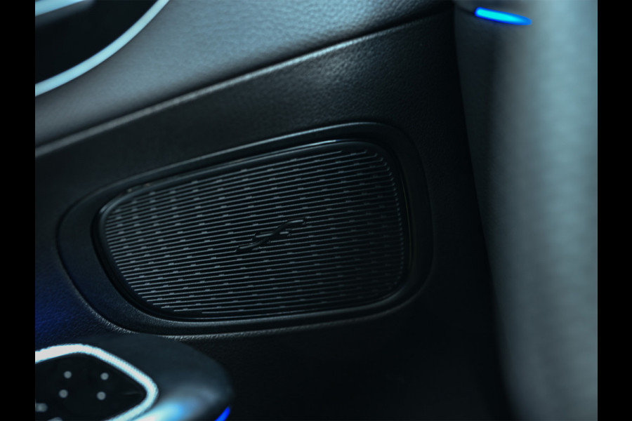 Mercedes-Benz GLC Coupé 300e 4MATIC AMG Line Panoramadak | Luchtvering | Distronic | Ambient verlichting plus | Achterasbesturing | Multicontourstoelen | 360 Camera | Digital Light |