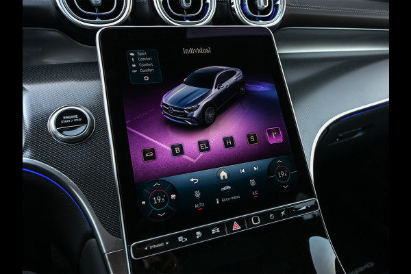 Mercedes-Benz GLC Coupé 300e 4MATIC AMG Line Panoramadak | Luchtvering | Distronic | Ambient verlichting plus | Achterasbesturing | Multicontourstoelen | 360 Camera | Digital Light |