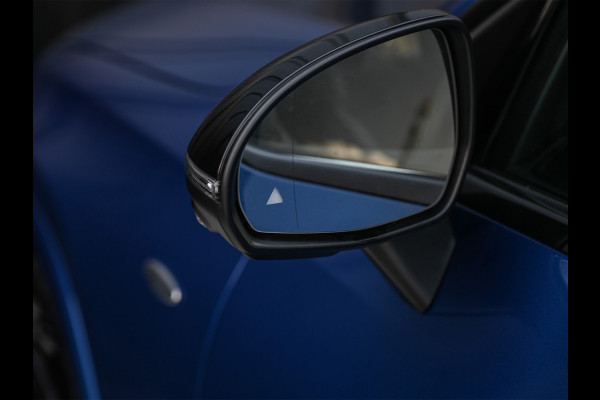 Mercedes-Benz GLC Coupé 300e 4MATIC AMG Line Panoramadak | Luchtvering | Distronic | Ambient verlichting plus | Achterasbesturing | Multicontourstoelen | 360 Camera | Digital Light |