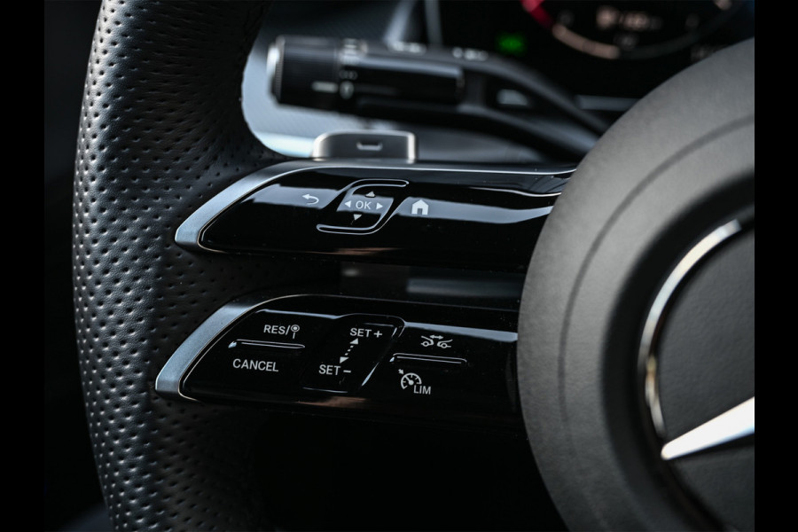 Mercedes-Benz GLC Coupé 300e 4MATIC AMG Line Panoramadak | Luchtvering | Distronic | Ambient verlichting plus | Achterasbesturing | Multicontourstoelen | 360 Camera | Digital Light |