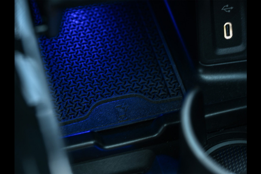 Mercedes-Benz GLC Coupé 300e 4MATIC AMG Line Panoramadak | Luchtvering | Distronic | Ambient verlichting plus | Achterasbesturing | Multicontourstoelen | 360 Camera | Digital Light |