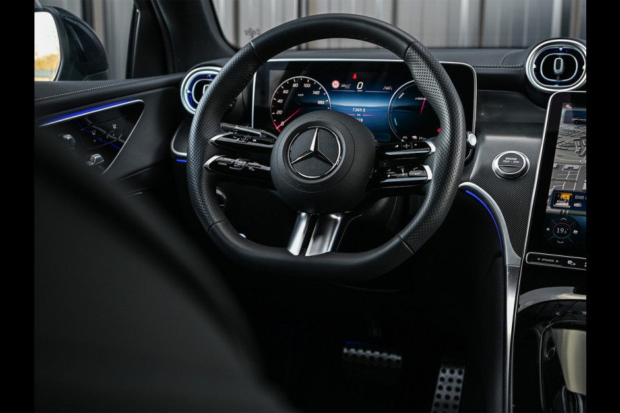 Mercedes-Benz GLC Coupé 300e 4MATIC AMG Line Panoramadak | Luchtvering | Distronic | Ambient verlichting plus | Achterasbesturing | Multicontourstoelen | 360 Camera | Digital Light |