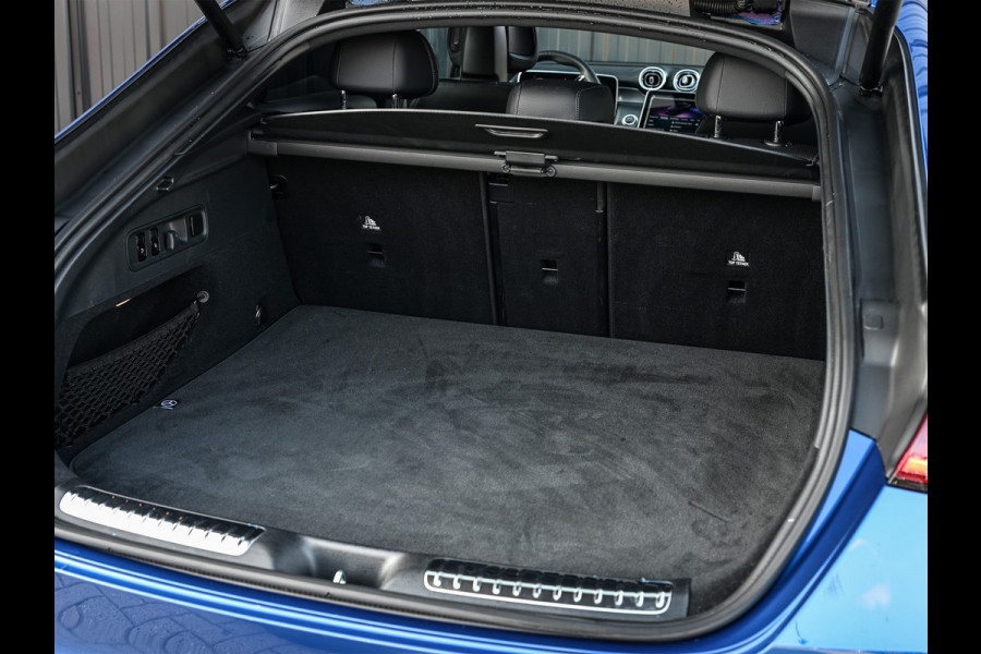 Mercedes-Benz GLC Coupé 300e 4MATIC AMG Line Panoramadak | Luchtvering | Distronic | Ambient verlichting plus | Achterasbesturing | Multicontourstoelen | 360 Camera | Digital Light |