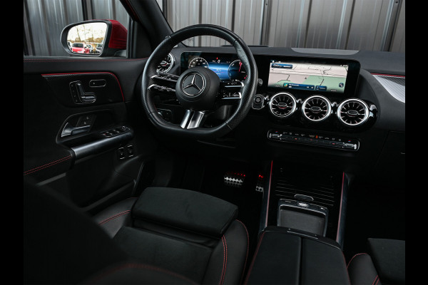 Mercedes-Benz GLA 250 e AMG Line Facelift | Panoramadak | Elektr. verst. stoelen met geheugen | Ambient verlichting | 20 inch | Burmester audio