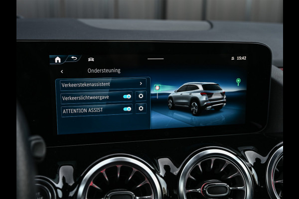 Mercedes-Benz GLA 250 e AMG Line Facelift | Panoramadak | Elektr. verst. stoelen met geheugen | Ambient verlichting | 20 inch | Burmester audio