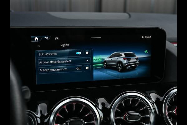 Mercedes-Benz GLA 250 e AMG Line Facelift | Panoramadak | Elektr. verst. stoelen met geheugen | Ambient verlichting | 20 inch | Burmester audio