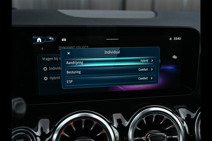 Mercedes-Benz GLA 250 e AMG Line Facelift | Panoramadak | Elektr. verst. stoelen met geheugen | Ambient verlichting | 20 inch | Burmester audio