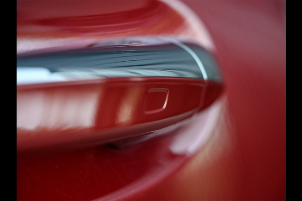 Mercedes-Benz GLA 250 e AMG Line Facelift | Panoramadak | Elektr. verst. stoelen met geheugen | Ambient verlichting | 20 inch | Burmester audio