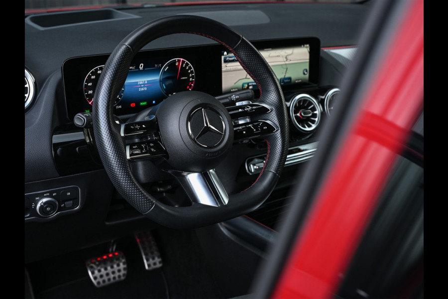 Mercedes-Benz GLA 250 e AMG Line Facelift | Panoramadak | Elektr. verst. stoelen met geheugen | Ambient verlichting | 20 inch | Burmester audio