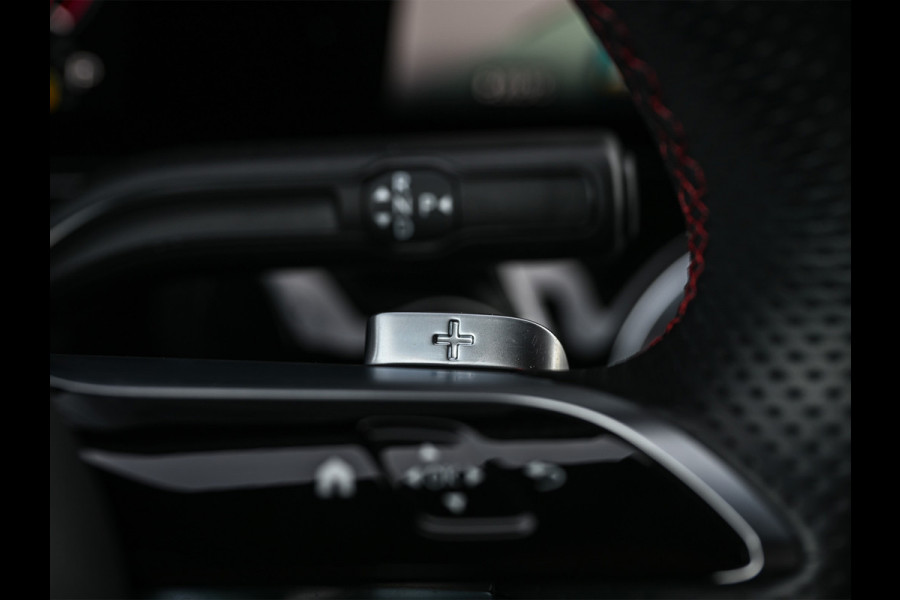 Mercedes-Benz GLA 250 e AMG Line Facelift | Panoramadak | Elektr. verst. stoelen met geheugen | Ambient verlichting | 20 inch | Burmester audio