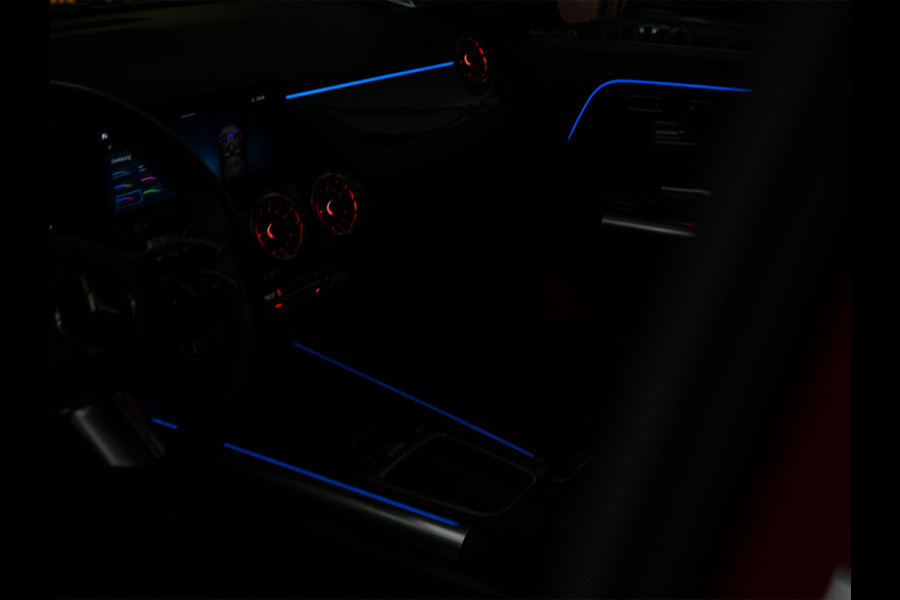 Mercedes-Benz GLA 250 e AMG Line Facelift | Panoramadak | Elektr. verst. stoelen met geheugen | Ambient verlichting | 20 inch | Burmester audio