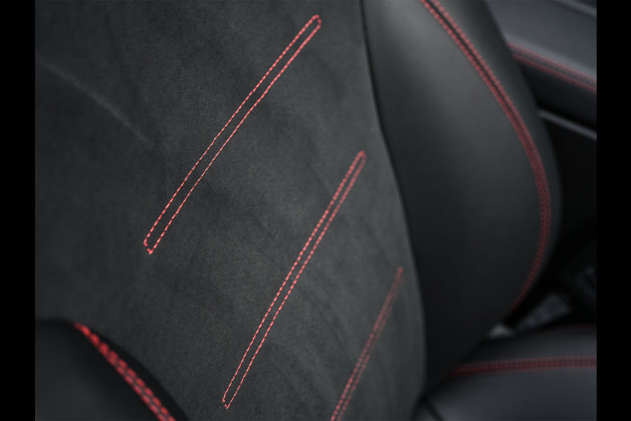 Mercedes-Benz GLA 250 e AMG Line Facelift | Panoramadak | Elektr. verst. stoelen met geheugen | Ambient verlichting | 20 inch | Burmester audio