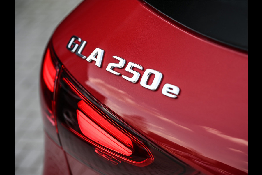 Mercedes-Benz GLA 250 e AMG Line Facelift | Panoramadak | Elektr. verst. stoelen met geheugen | Ambient verlichting | 20 inch | Burmester audio