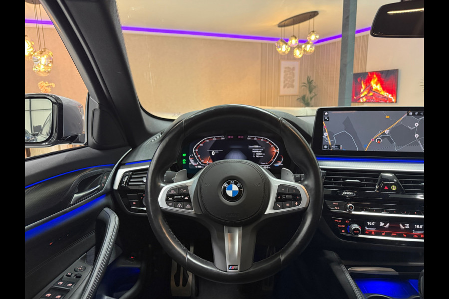 BMW 5 Serie Touring M-pakket Luchtvering VOL OPTIES | HUD | CarPlay | Trekhaak | Memory | Virtual | ACC