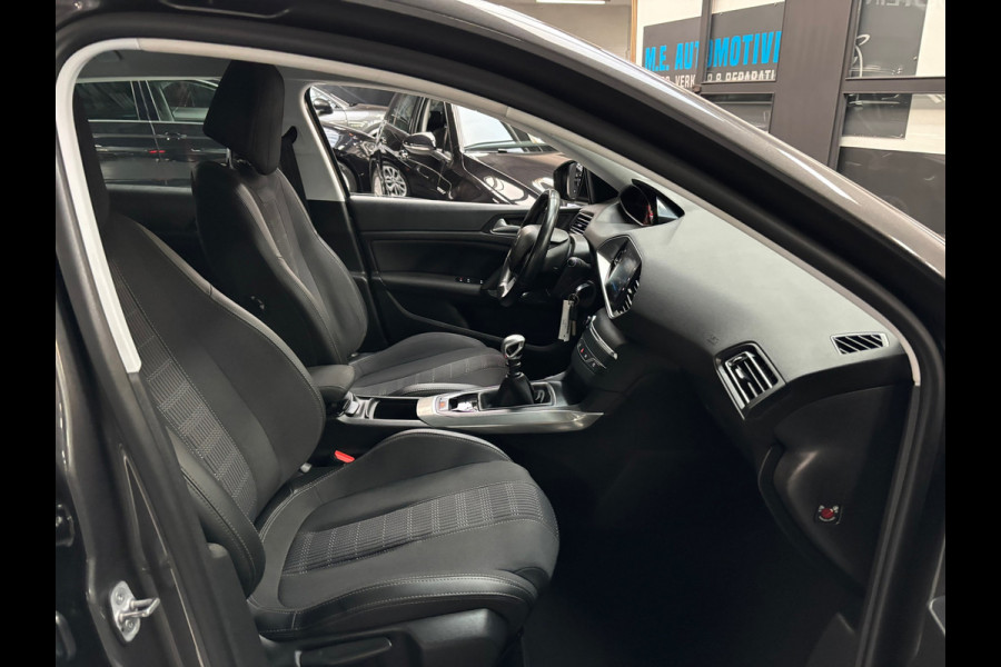 Peugeot 308 1.2 PureTech Allure / Carplay / 130Pk